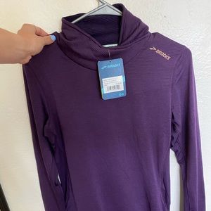 Brooks running long sleeve woman’s size Small